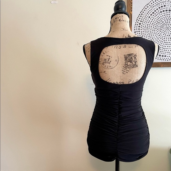 Deep Rouched V-Neck Bodycon Top - Picture 3 of 11